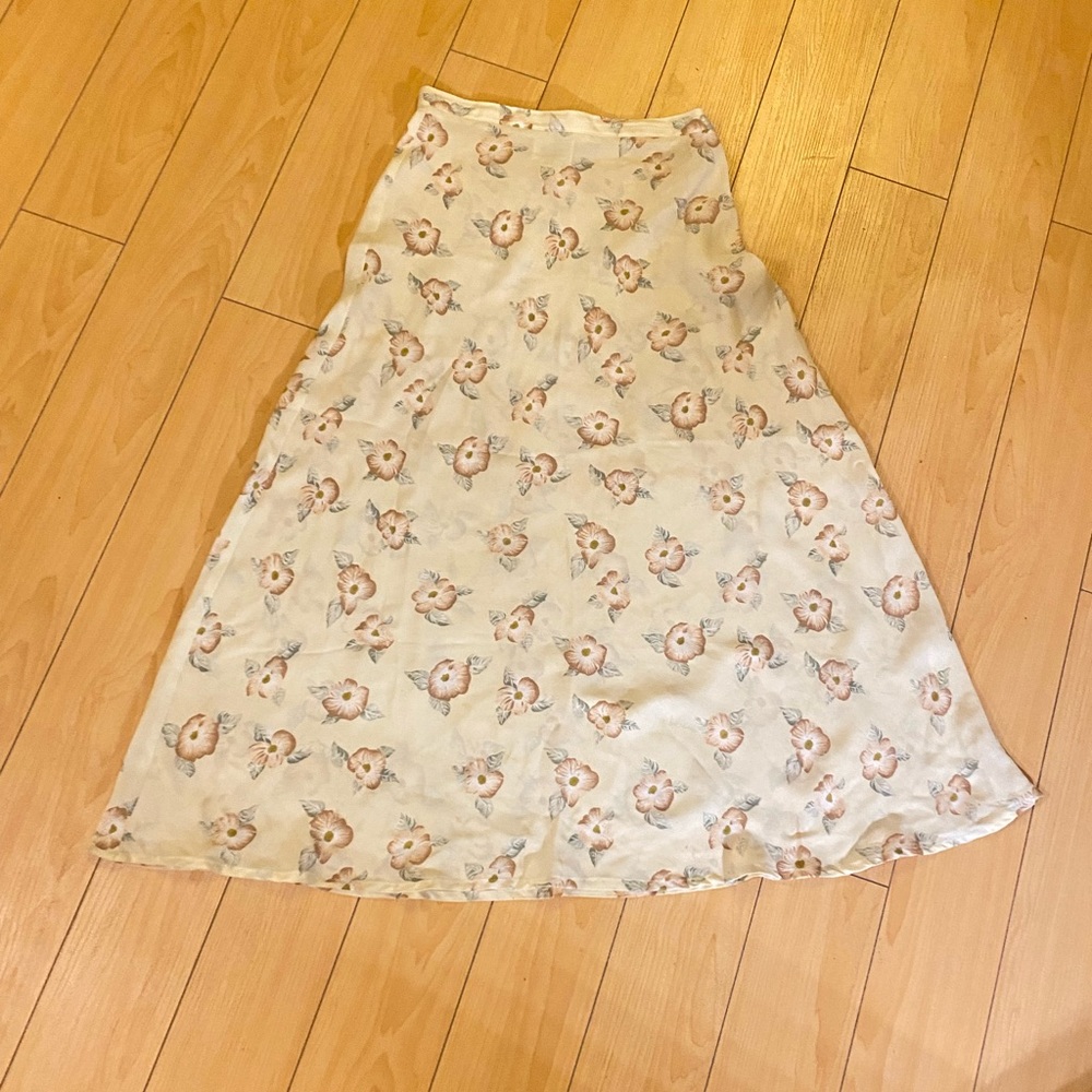 Skirt. Floral pattern.